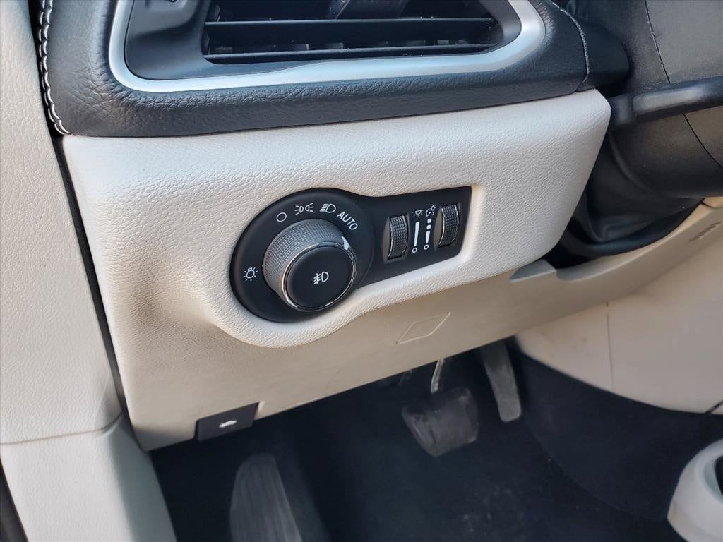 2024 Chrysler Pacifica PHEV Select - Photo 11