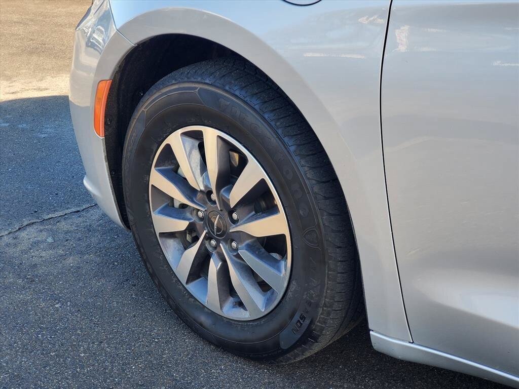 2024 Chrysler Pacifica PHEV Select - Photo 33