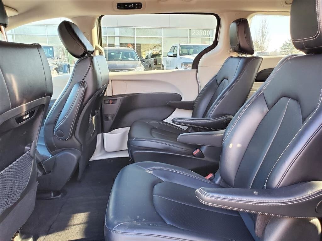 2024 Chrysler Pacifica PHEV Select - Photo 24