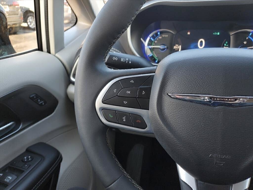 2024 Chrysler Pacifica PHEV Select - Photo 12