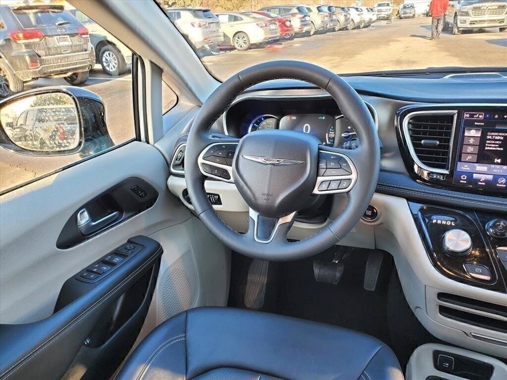 2024 Chrysler Pacifica PHEV Select - Photo 7