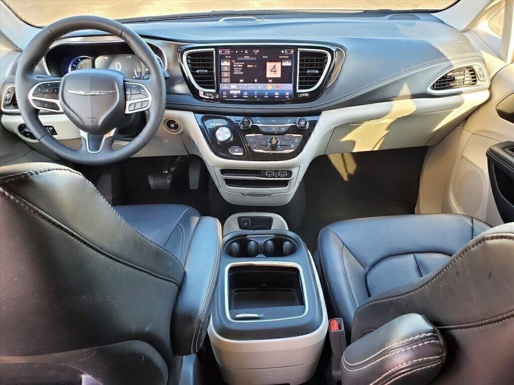 2024 Chrysler Pacifica PHEV Select - Photo 6