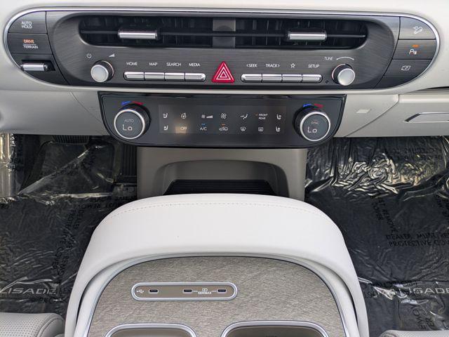 2026 Hyundai Palisade Limited - Photo 19