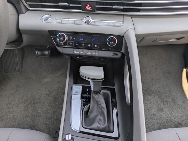 2024 Hyundai Elantra SEL - Photo 18