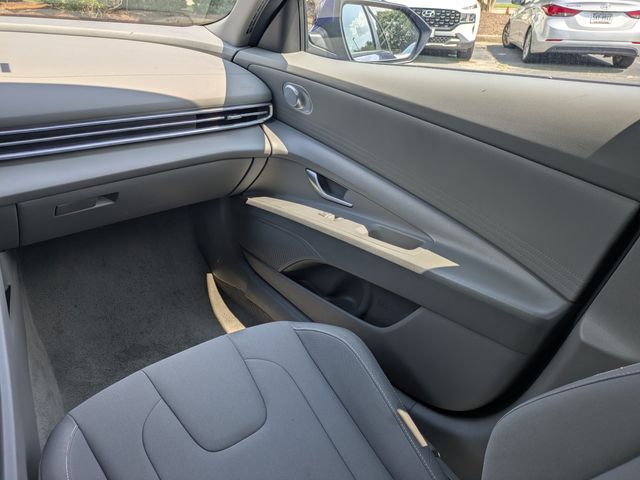 2024 Hyundai Elantra SEL - Photo 16