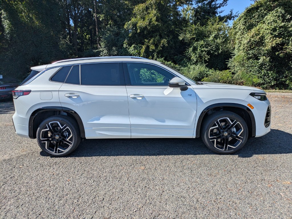 New 2026 Volkswagen Tiguan SEL R-Line Turbo SUV