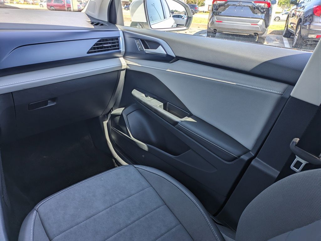 2024 Volkswagen Taos SE - Photo 17