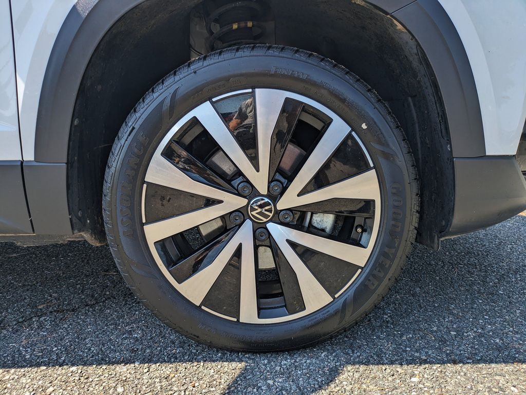 2024 Volkswagen Taos SE - Photo 11