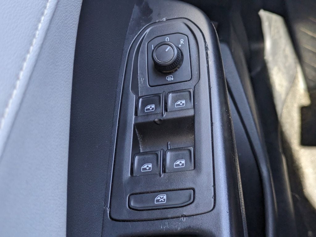 2024 Volkswagen Taos SE - Photo 23