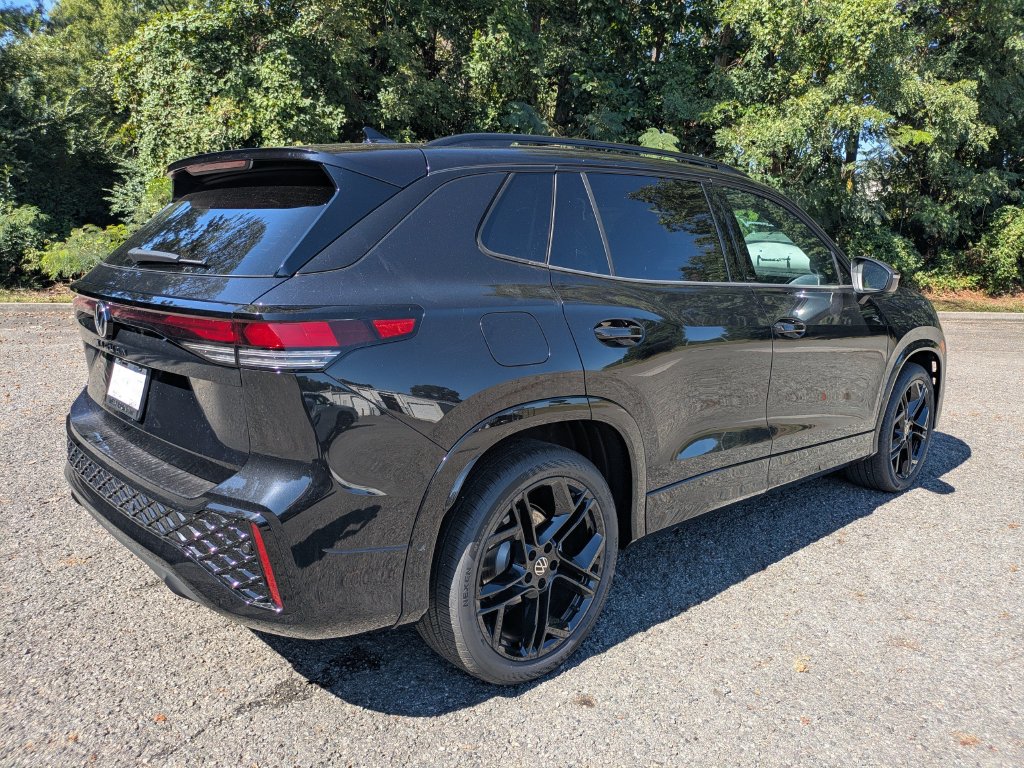 New 2026 Volkswagen Tiguan SE R-Line Black SUV