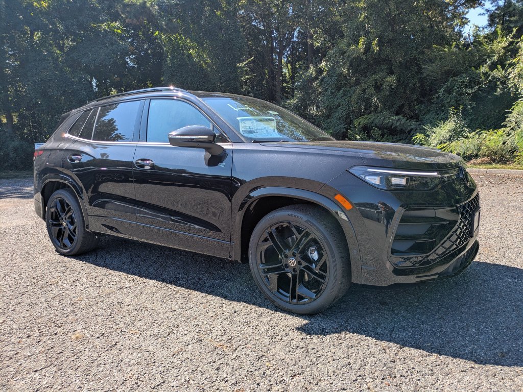 New 2026 Volkswagen Tiguan SE R-Line Black SUV