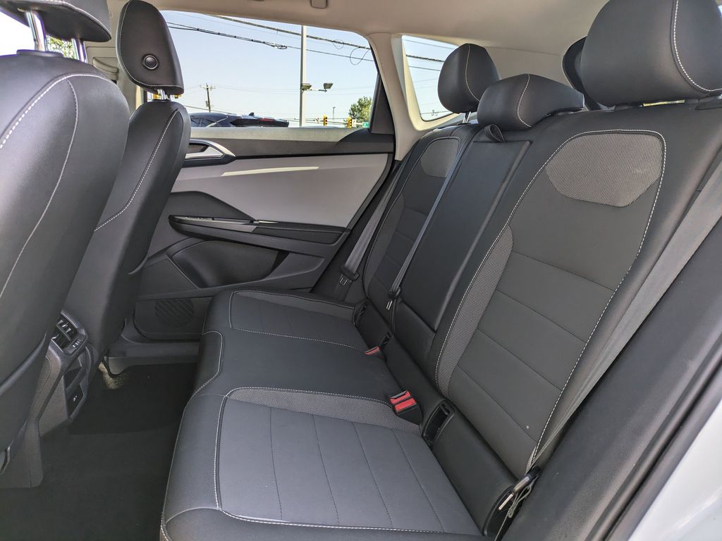 2024 Volkswagen Taos SE - Photo 14