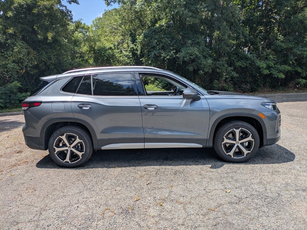 New 2026 Volkswagen Tiguan SE SUV