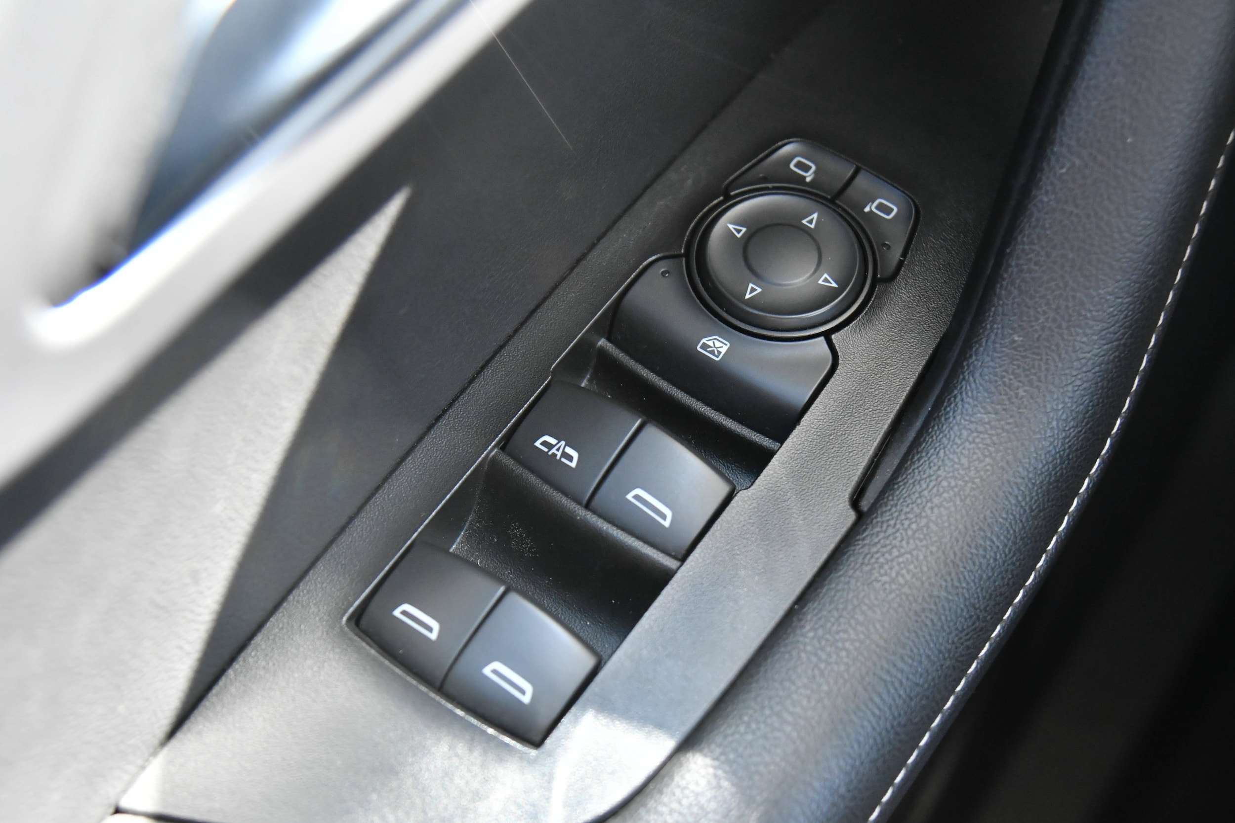 2025 Chevrolet Blazer 2LT - Photo 29