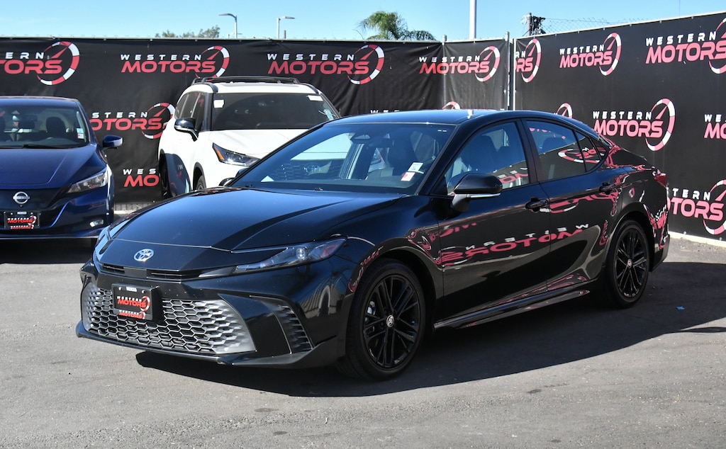 Used 2025 Toyota Camry SE Sedan 4D Sedan
