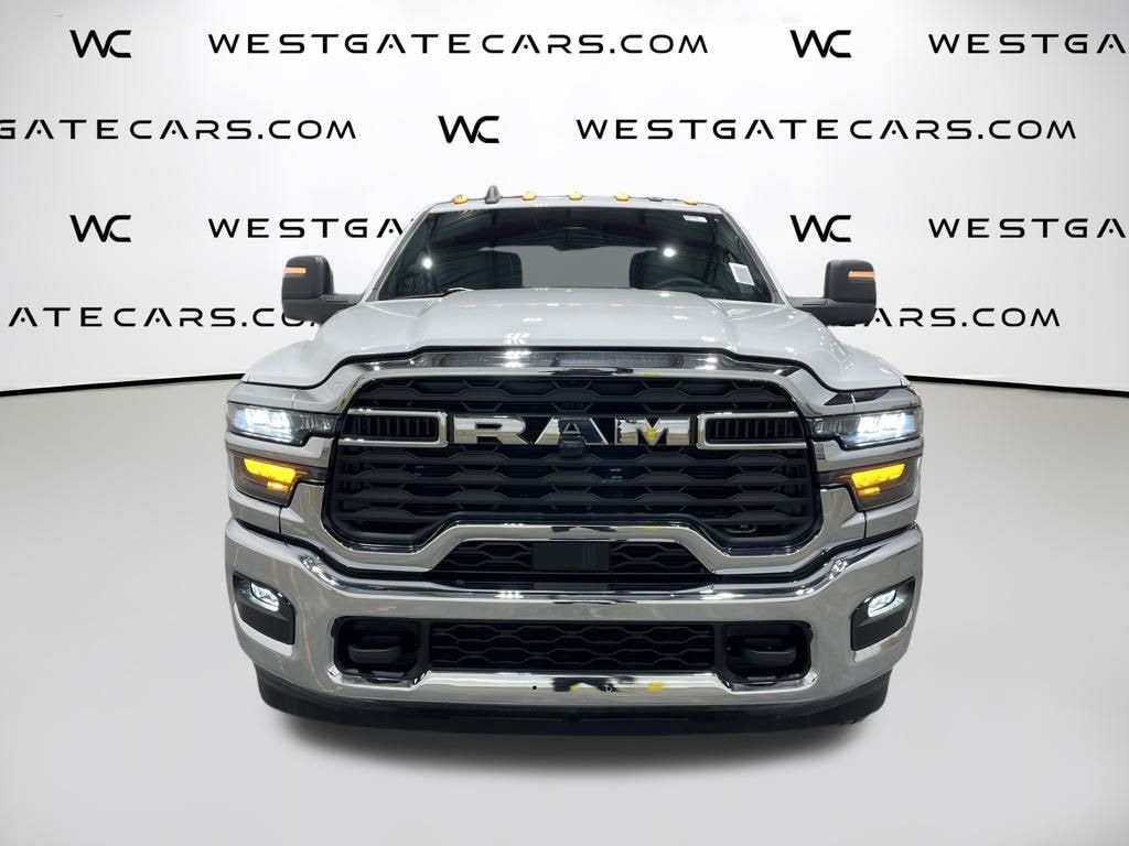 New 2026 Ram 3500 Chassis Cab TRADESMAN CREW 4X4 60' CA Pickup