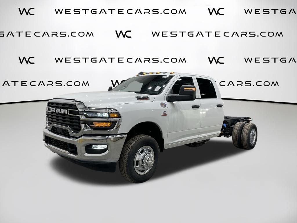 New 2026 Ram 3500 Chassis Cab TRADESMAN CREW 4X4 60' CA Pickup