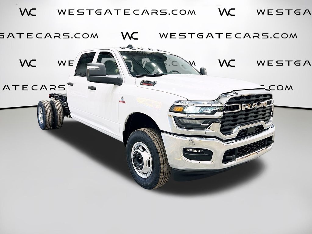 New 2026 Ram 3500 Chassis Cab TRADESMAN CREW 4X4 60' CA Pickup