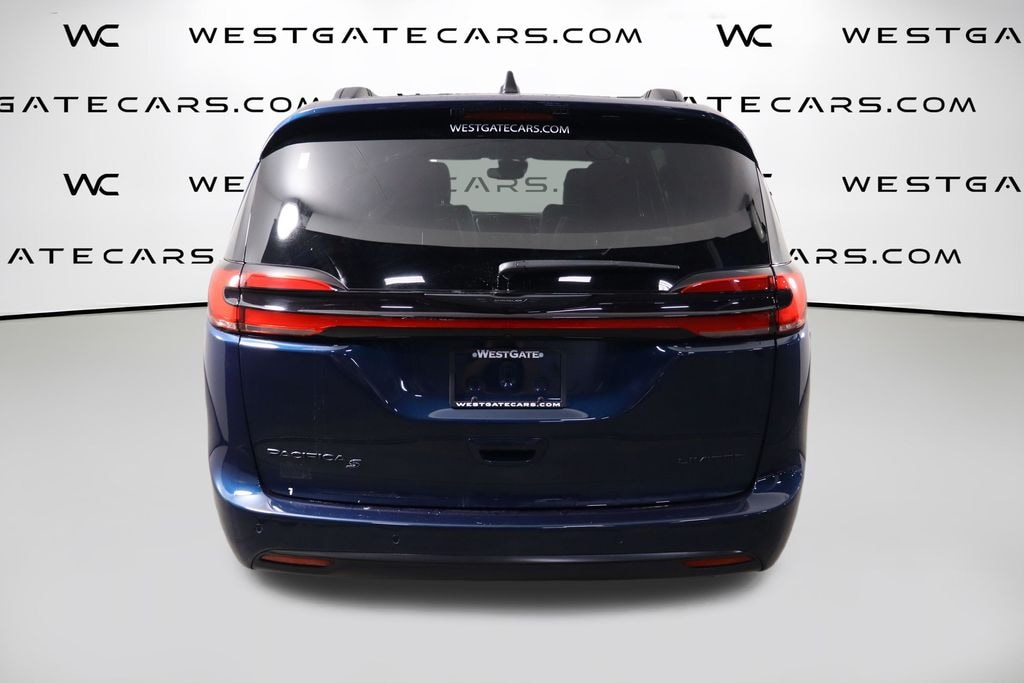 Used 2025 Chrysler Pacifica Limited Van Passenger Van