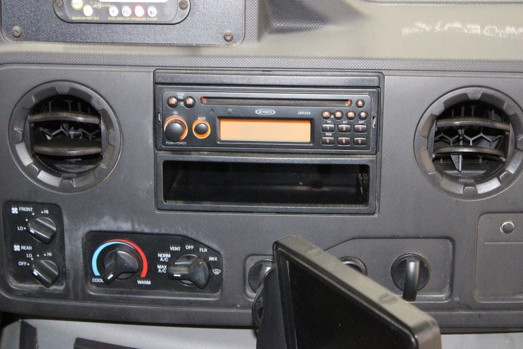 2015 Ford E-Series Cutaway Base - Photo 16