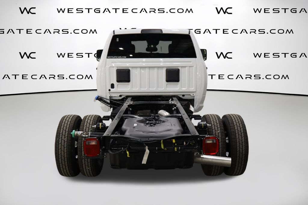 New 2026 Ram 3500 TRADESMAN CREW 4X4 60' CA Pickup