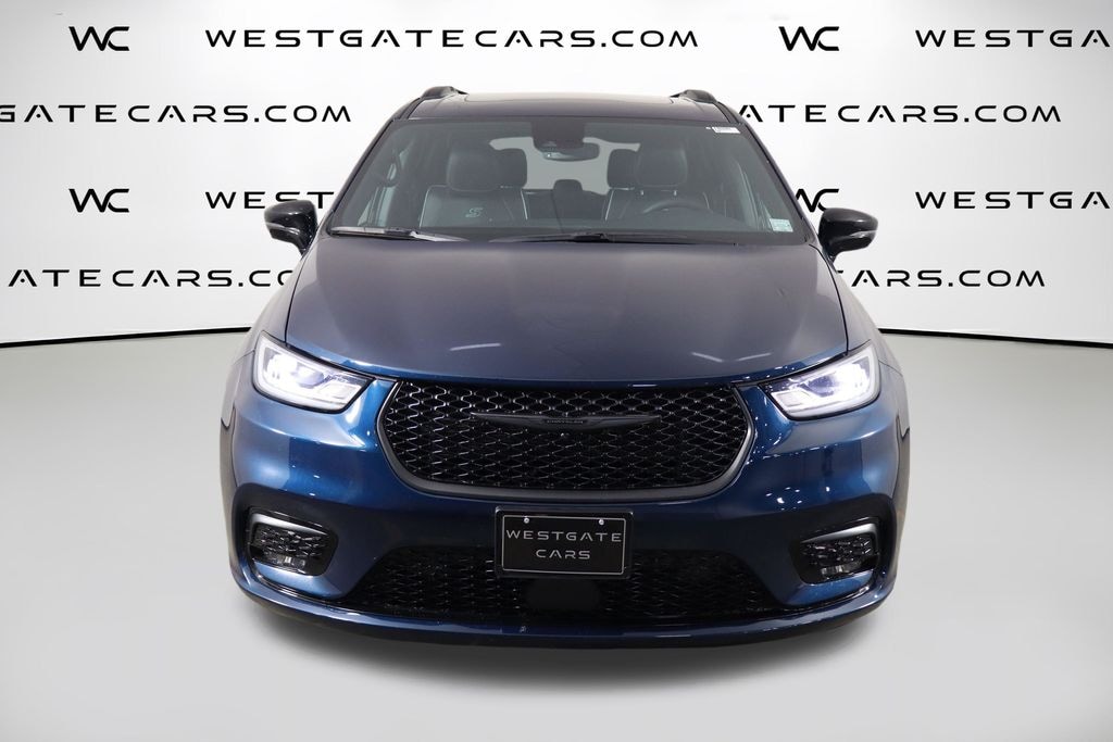 Used 2025 Chrysler Pacifica Limited Van Passenger Van
