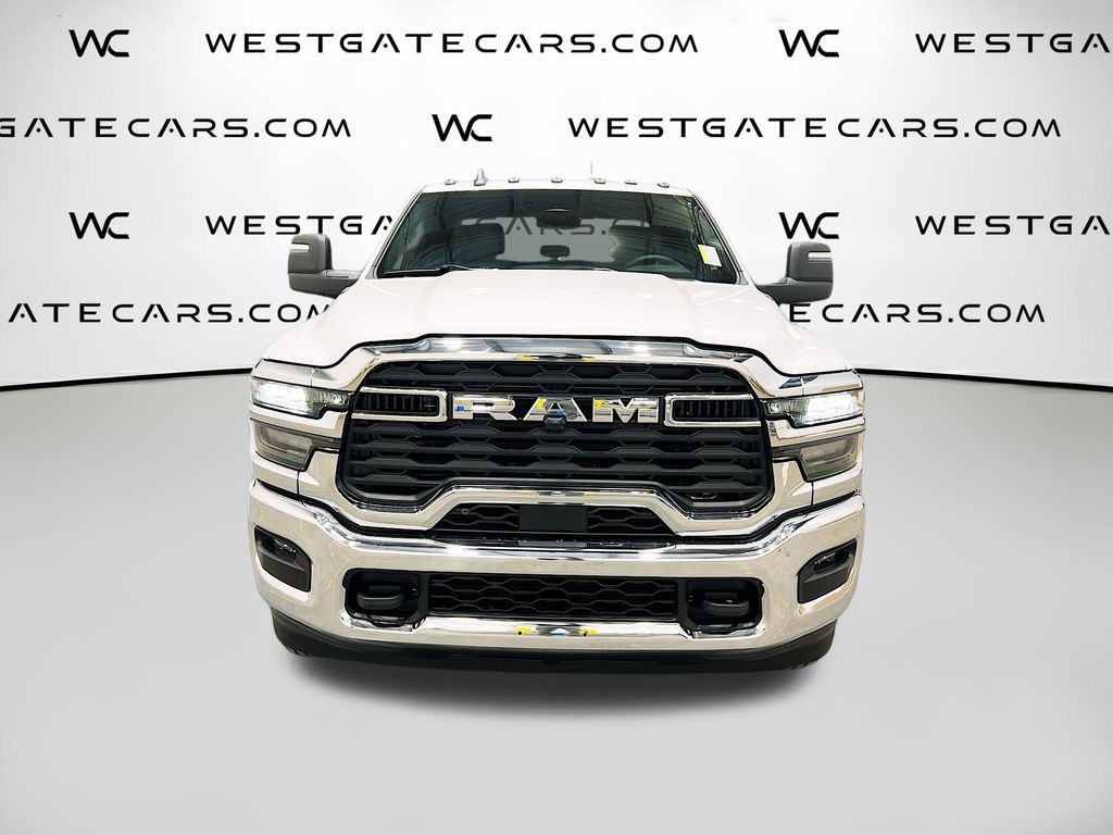 New 2026 Ram 3500 Chassis Cab TRADESMAN CREW 4X4 60' CA Pickup