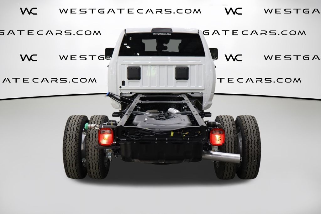 New 2026 Ram 5500 Chassis Cab TRADESMAN CREW 4X4 84' CA Pickup