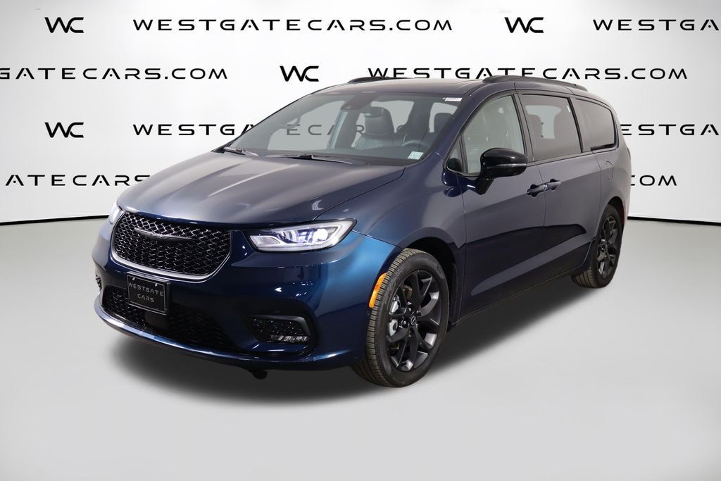 Used 2025 Chrysler Pacifica Limited Van Passenger Van