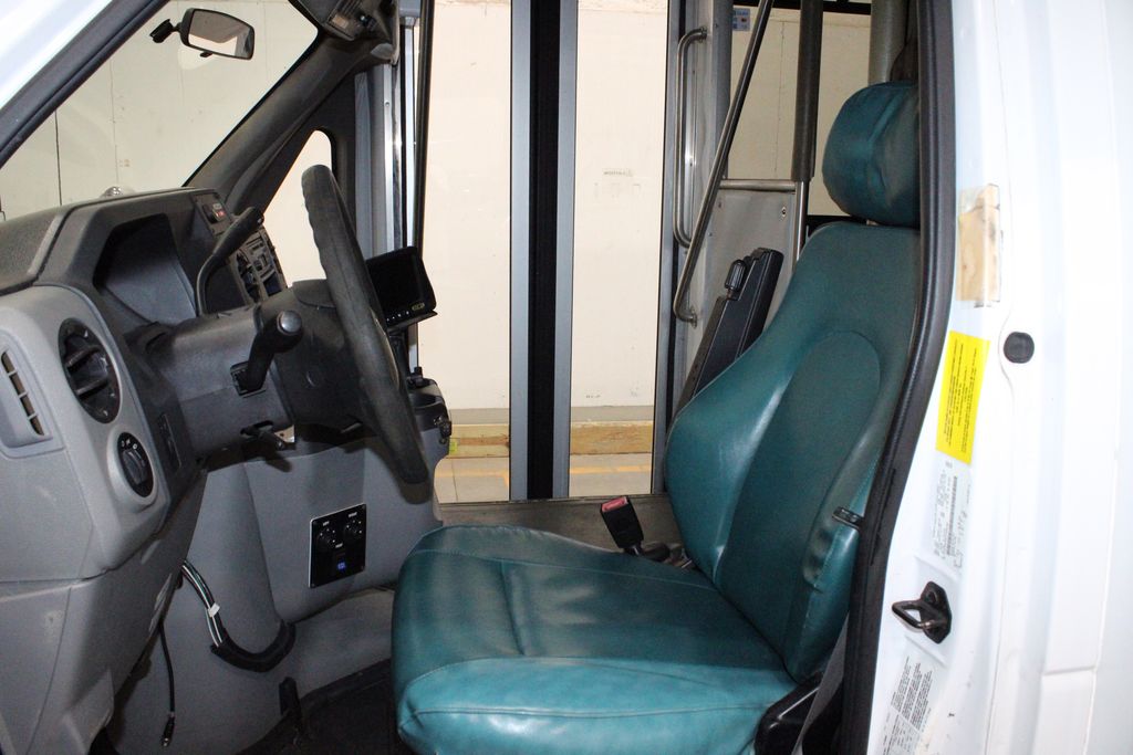 2015 Ford E-Series Cutaway Base - Photo 7