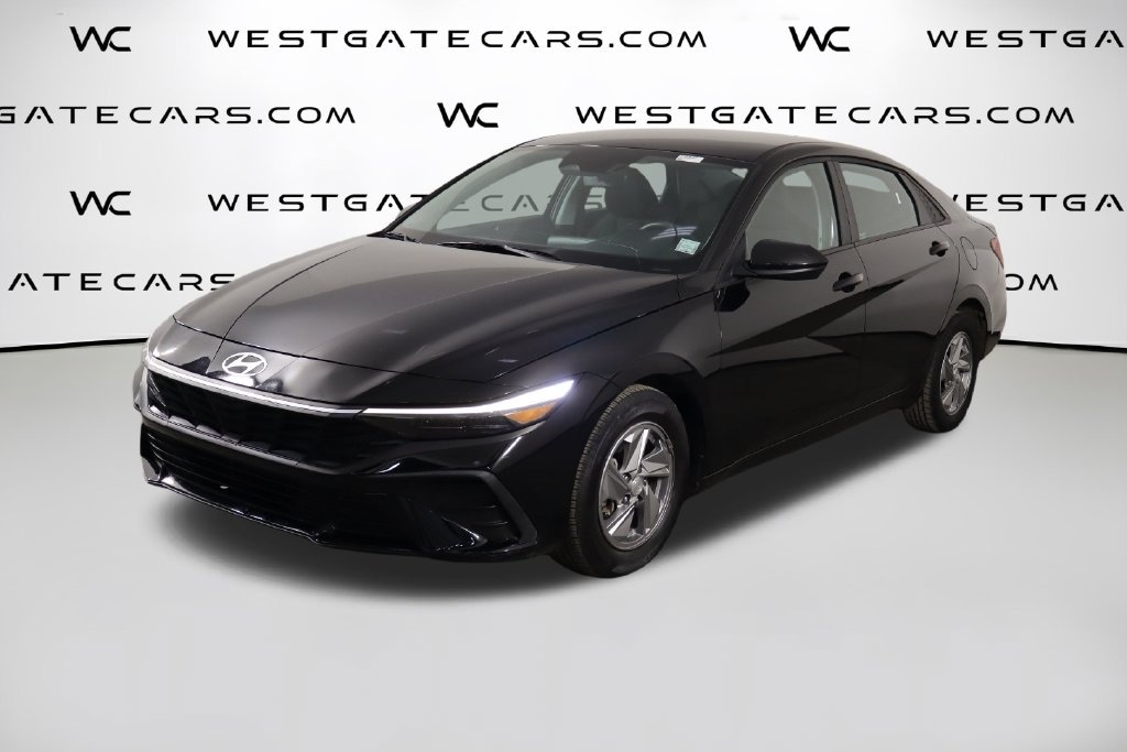 Used 2025 Hyundai Elantra SE Sedan