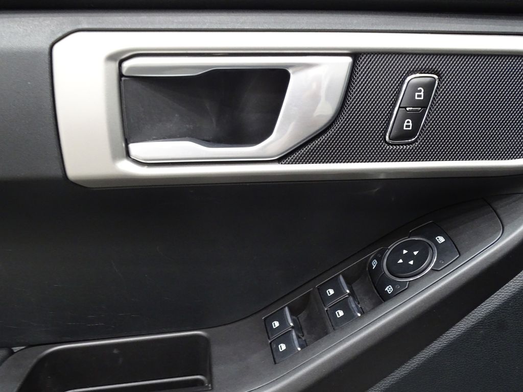 2023 Ford Explorer - Photo 16