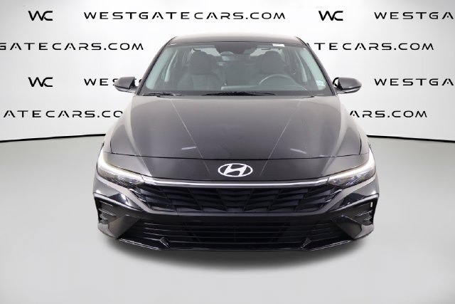 Used 2025 Hyundai Elantra SE Sedan