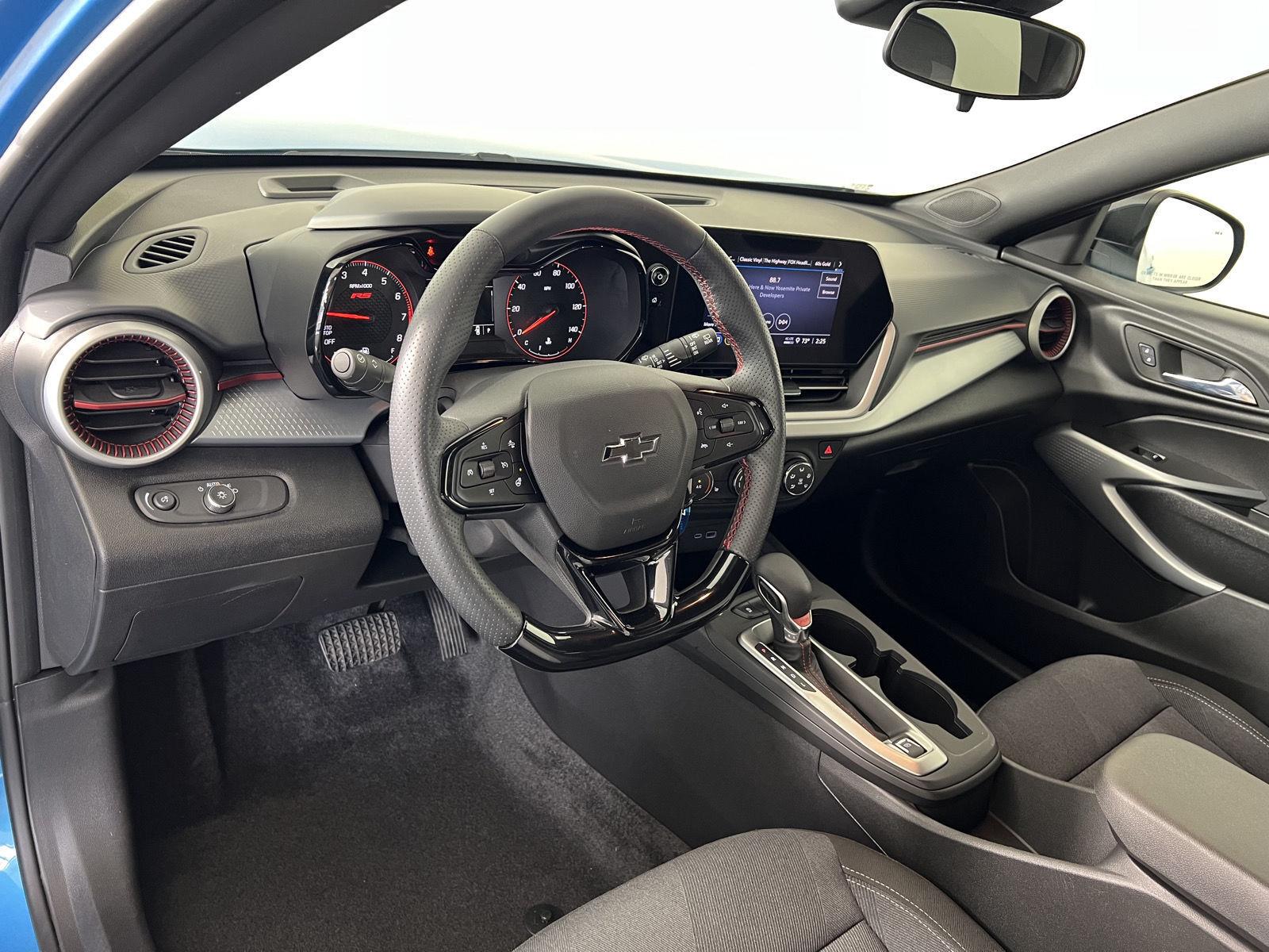 Used 2025 Chevrolet Trax 1RS SUV