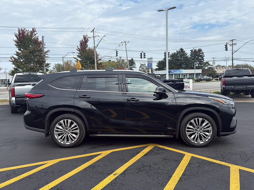 Used 2023 Toyota Highlander Hybrid Platinum SUV