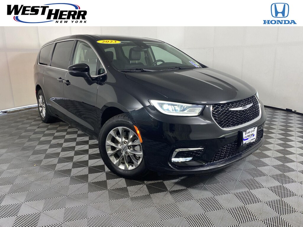 Used 2023 Chrysler Pacifica Touring L Van