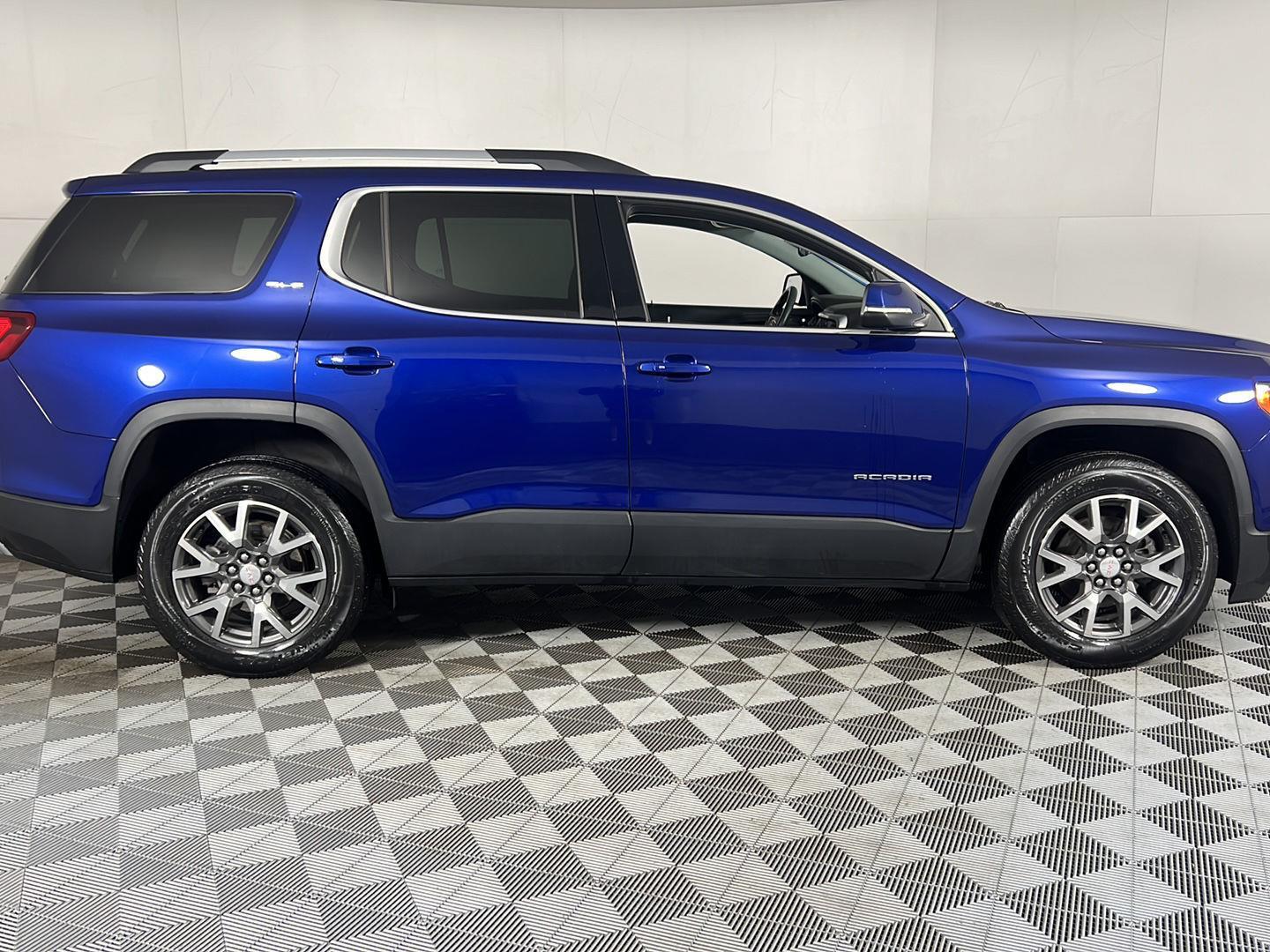 Used 2023 GMC Acadia SLE