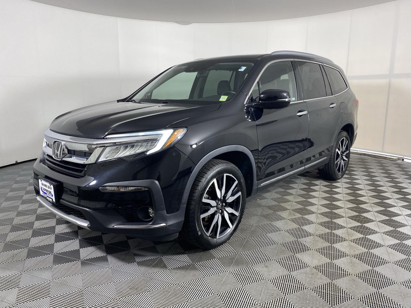 Used 2022 Honda Pilot Touring w/Rear Captains Chairs SUV