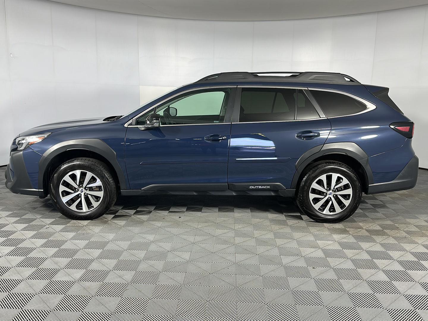 Used 2024 Subaru Outback Premium SUV