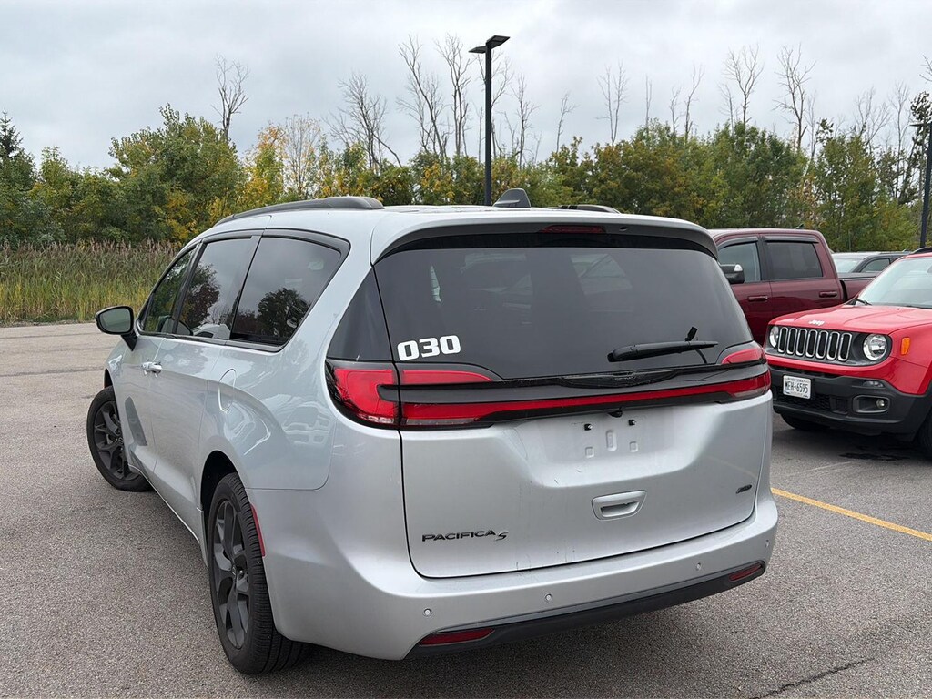 Used 2026 Chrysler Pacifica Select MiniVan