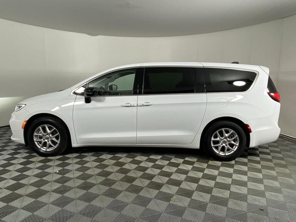 Certified 2024 Chrysler Pacifica Touring L Van
