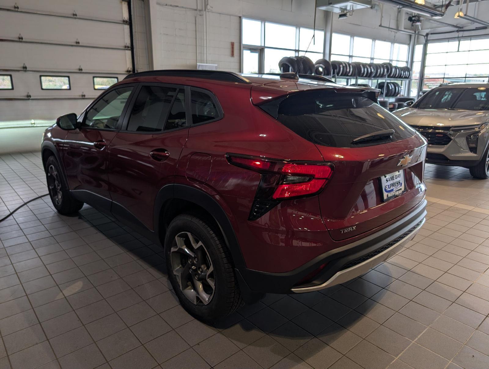 Used 2025 Chevrolet Trax LT SUV