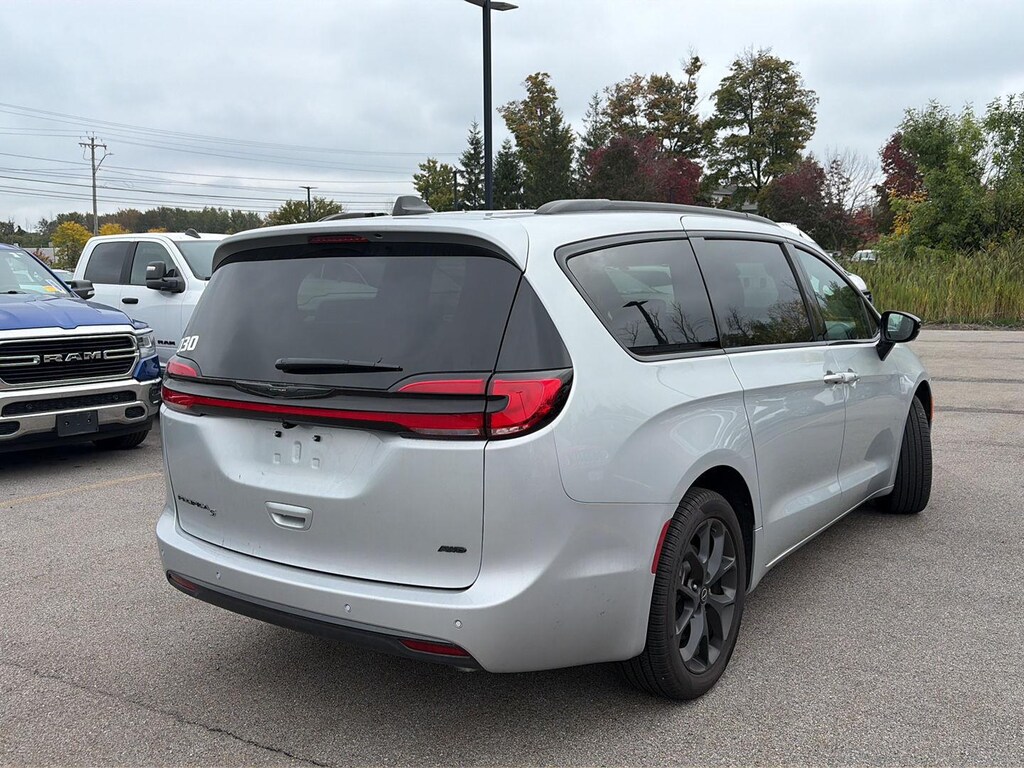 Used 2026 Chrysler Pacifica Select MiniVan
