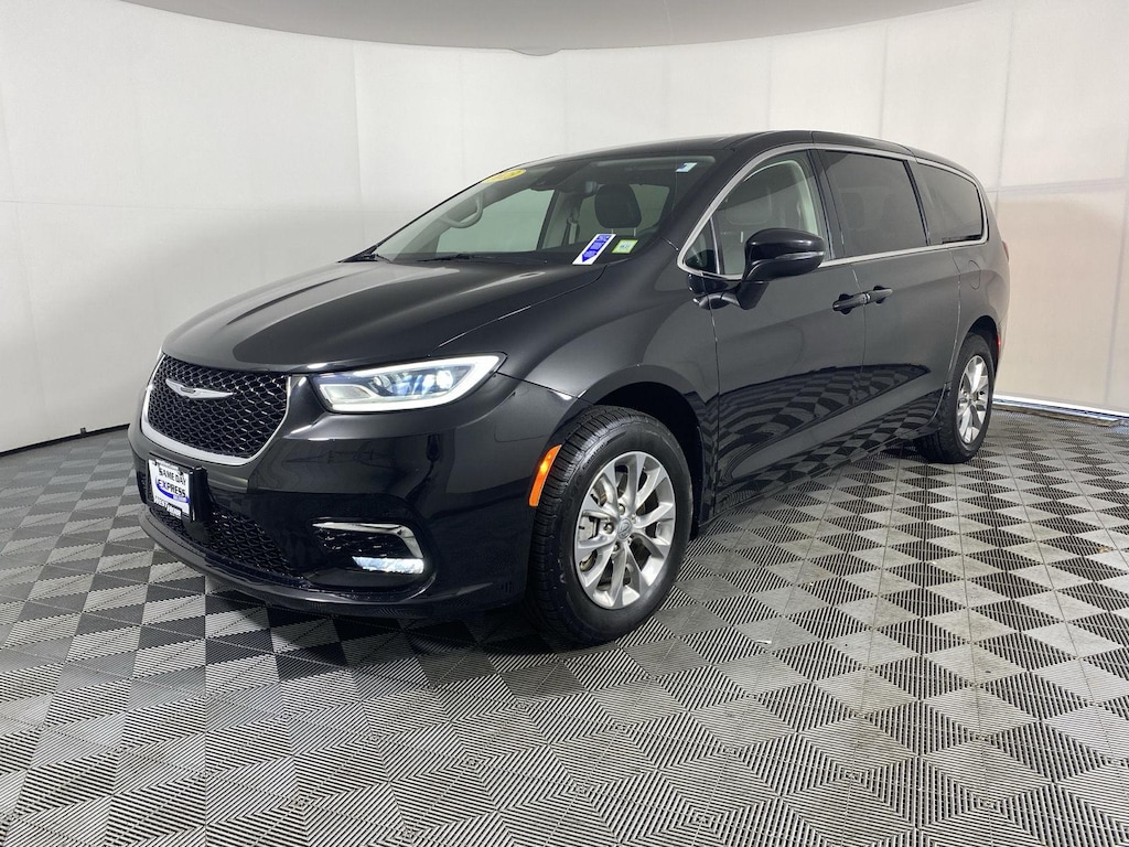 Used 2023 Chrysler Pacifica Touring L Van