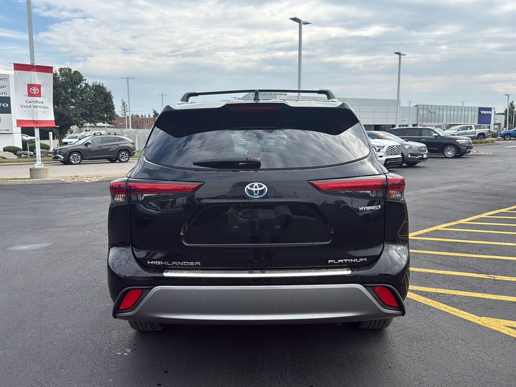 Used 2023 Toyota Highlander Hybrid Platinum SUV