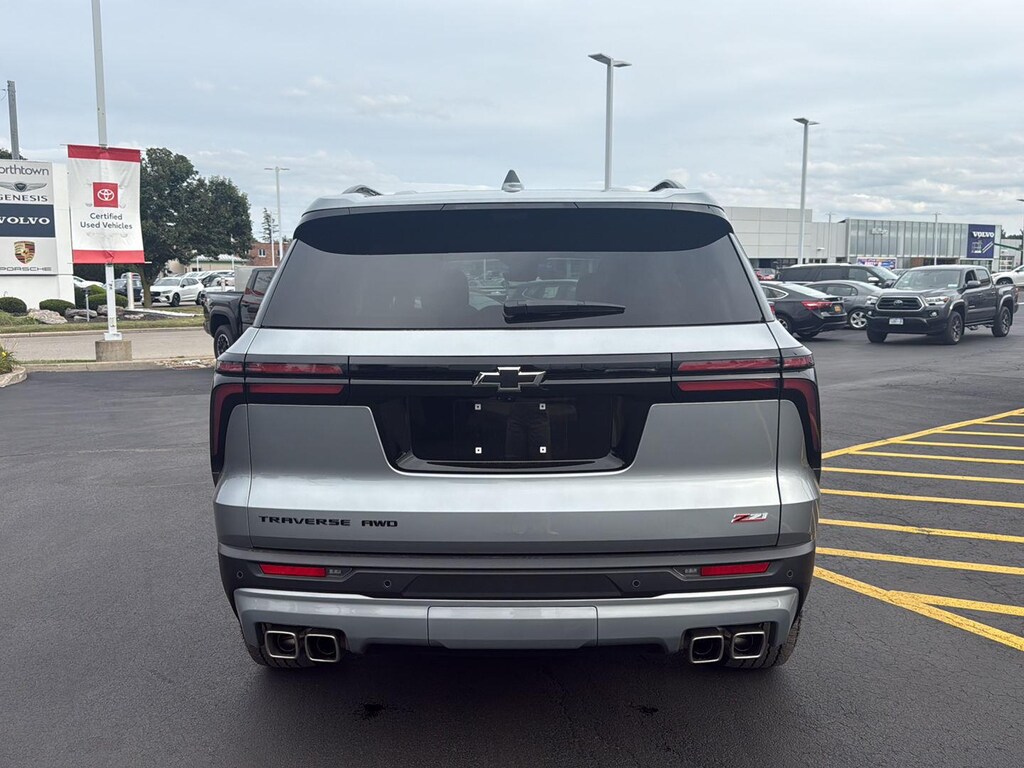 Used 2026 Chevrolet Traverse AWD Z71 SUV