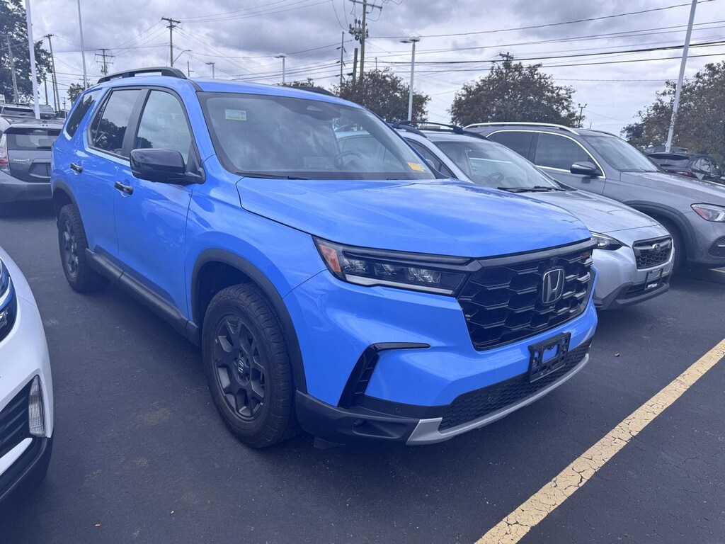 Used 2025 Honda Pilot TrailSport SUV