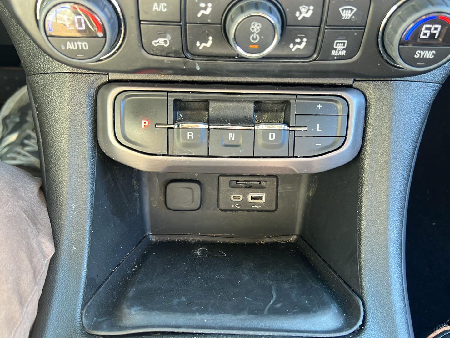 Used 2023 GMC Acadia AT4
