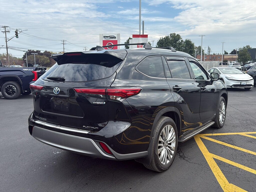 Used 2023 Toyota Highlander Hybrid Platinum SUV