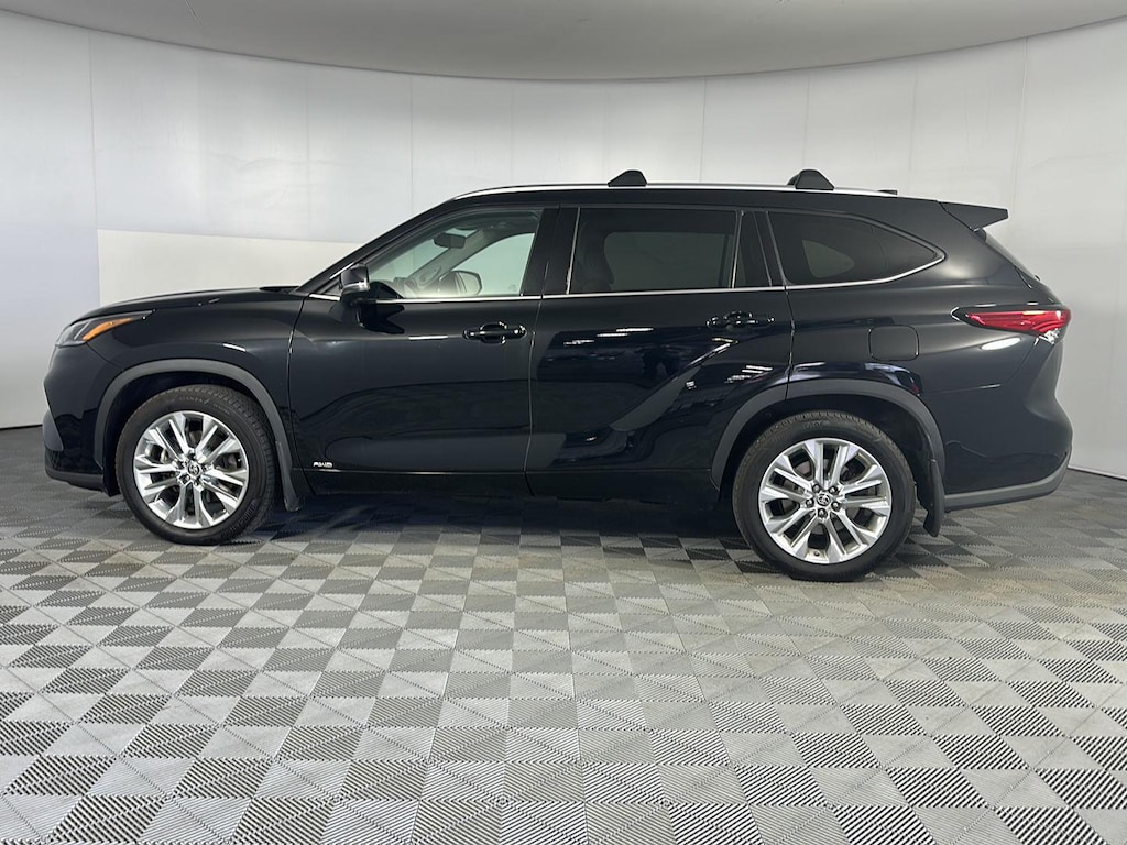 Used 2022 Toyota Highlander Hybrid Limited SUV